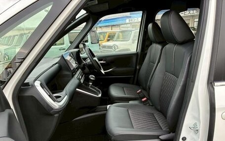 Toyota Noah III, 2021 год, 2 450 000 рублей, 19 фотография