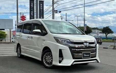 Toyota Noah, 2022 год, 2 200 000 рублей, 11 фотография