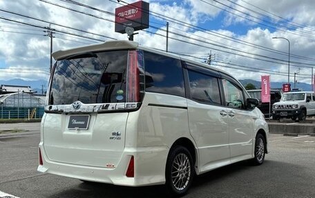 Toyota Noah, 2022 год, 2 200 000 рублей, 8 фотография