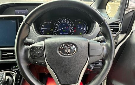 Toyota Noah, 2022 год, 2 200 000 рублей, 14 фотография