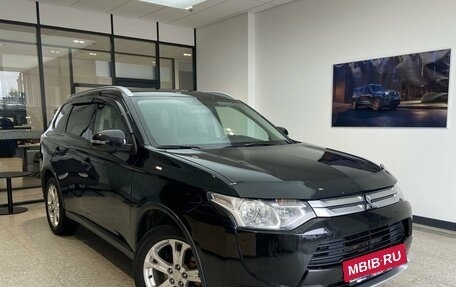 Mitsubishi Outlander III рестайлинг 3, 2014 год, 1 350 000 рублей, 5 фотография