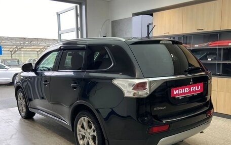 Mitsubishi Outlander III рестайлинг 3, 2014 год, 1 350 000 рублей, 8 фотография