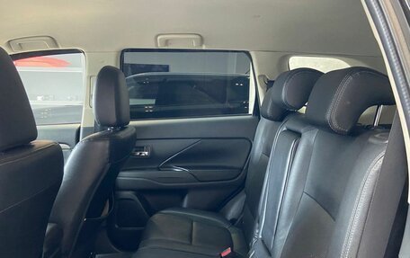 Mitsubishi Outlander III рестайлинг 3, 2014 год, 1 350 000 рублей, 14 фотография