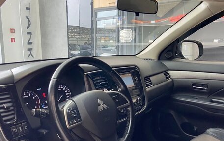 Mitsubishi Outlander III рестайлинг 3, 2014 год, 1 350 000 рублей, 16 фотография