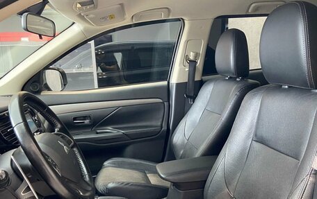 Mitsubishi Outlander III рестайлинг 3, 2014 год, 1 350 000 рублей, 15 фотография