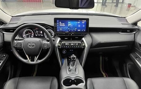 Toyota Harrier, 2022 год, 2 750 000 рублей, 2 фотография