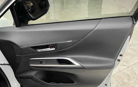 Toyota Harrier, 2022 год, 2 750 000 рублей, 13 фотография