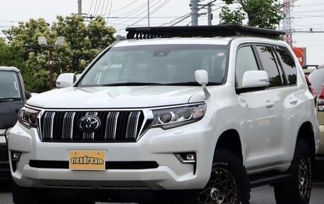 Toyota Land Cruiser Prado 150 рестайлинг 2, 2022 год, 3 300 000 рублей, 2 фотография