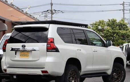 Toyota Land Cruiser Prado 150 рестайлинг 2, 2022 год, 3 300 000 рублей, 7 фотография