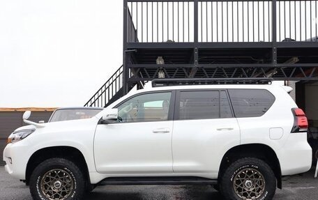 Toyota Land Cruiser Prado 150 рестайлинг 2, 2022 год, 3 300 000 рублей, 8 фотография