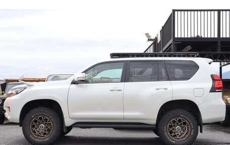 Toyota Land Cruiser Prado 150 рестайлинг 2, 2022 год, 3 300 000 рублей, 6 фотография