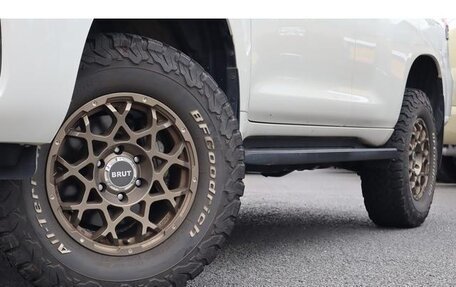 Toyota Land Cruiser Prado 150 рестайлинг 2, 2022 год, 3 300 000 рублей, 13 фотография