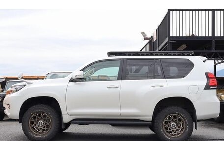 Toyota Land Cruiser Prado 150 рестайлинг 2, 2022 год, 3 300 000 рублей, 12 фотография