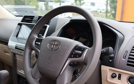 Toyota Land Cruiser Prado 150 рестайлинг 2, 2022 год, 3 300 000 рублей, 17 фотография