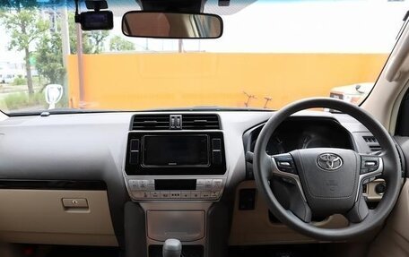 Toyota Land Cruiser Prado 150 рестайлинг 2, 2022 год, 3 300 000 рублей, 15 фотография