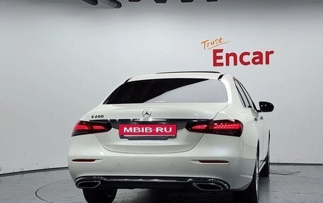 Mercedes-Benz E-Класс, 2020 год, 3 530 000 рублей, 4 фотография