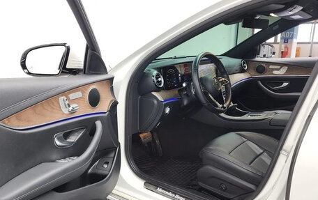Mercedes-Benz E-Класс, 2020 год, 3 530 000 рублей, 10 фотография