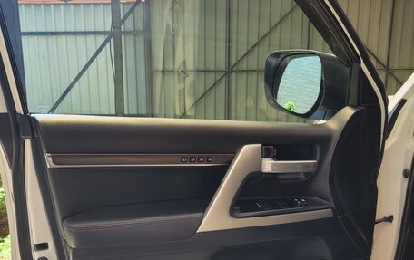 Toyota Land Cruiser 200, 2018 год, 5 725 000 рублей, 8 фотография