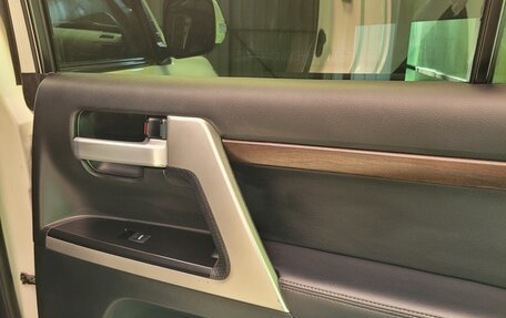 Toyota Land Cruiser 200, 2018 год, 5 725 000 рублей, 17 фотография