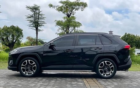Toyota RAV4, 2021 год, 1 950 000 рублей, 8 фотография