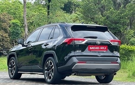 Toyota RAV4, 2021 год, 1 950 000 рублей, 9 фотография