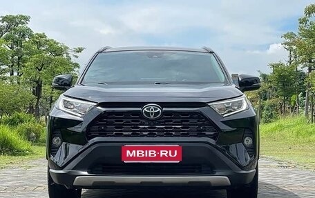 Toyota RAV4, 2021 год, 1 950 000 рублей, 2 фотография