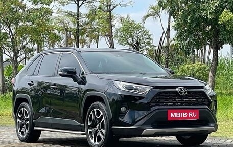 Toyota RAV4, 2021 год, 1 950 000 рублей, 7 фотография