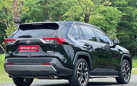Toyota RAV4, 2021 год, 1 950 000 рублей, 5 фотография