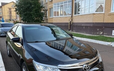 Toyota Camry, 2016 год, 1 990 000 рублей, 2 фотография