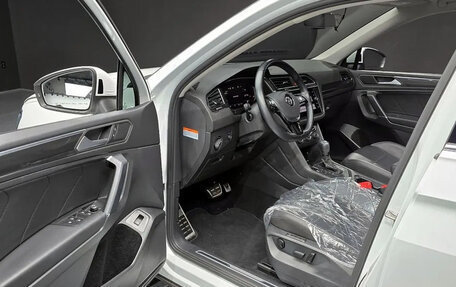 Volkswagen Tiguan II, 2020 год, 2 430 000 рублей, 10 фотография