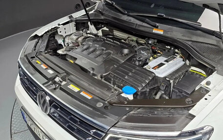 Volkswagen Tiguan II, 2020 год, 2 430 000 рублей, 6 фотография