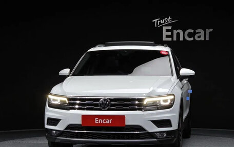 Volkswagen Tiguan II, 2020 год, 2 430 000 рублей, 3 фотография