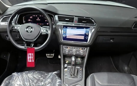 Volkswagen Tiguan II, 2020 год, 2 430 000 рублей, 7 фотография