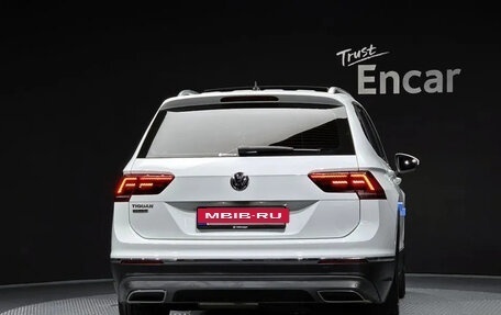 Volkswagen Tiguan II, 2020 год, 2 430 000 рублей, 4 фотография