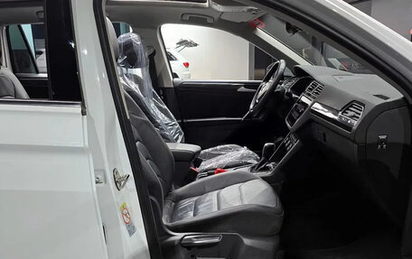Volkswagen Tiguan II, 2020 год, 2 430 000 рублей, 11 фотография