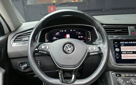 Volkswagen Tiguan II, 2020 год, 2 430 000 рублей, 13 фотография