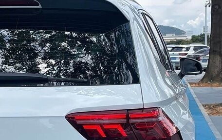 Volkswagen Tiguan II, 2022 год, 2 350 333 рублей, 8 фотография