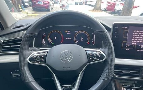 Volkswagen Tiguan II, 2022 год, 2 350 333 рублей, 15 фотография