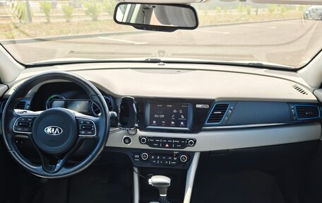 KIA Niro I, 2019 год, 1 790 000 рублей, 17 фотография