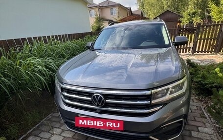 Volkswagen Teramont I, 2021 год, 4 800 000 рублей, 2 фотография