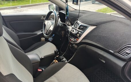 Hyundai Solaris II рестайлинг, 2015 год, 450 000 рублей, 5 фотография