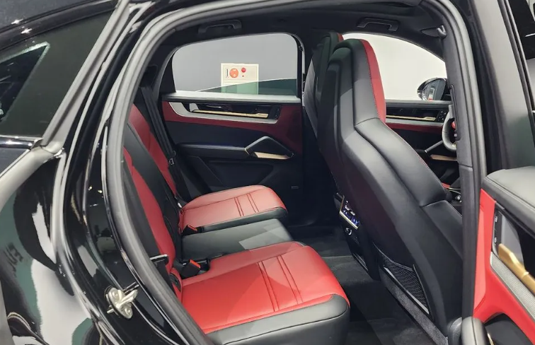 Porsche Cayenne Coupe I, 2024 год, 16 950 000 рублей, 10 фотография