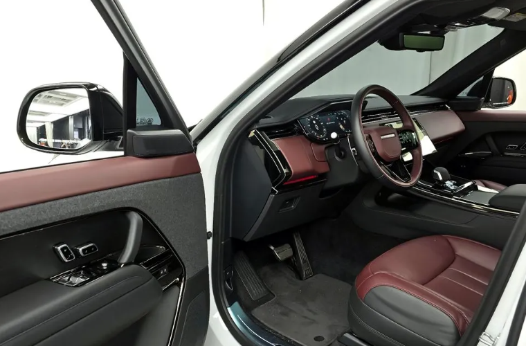 Land Rover Range Rover Sport II рестайлинг, 2024 год, 14 710 000 рублей, 8 фотография