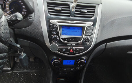 Hyundai Solaris II рестайлинг, 2012 год, 740 000 рублей, 10 фотография