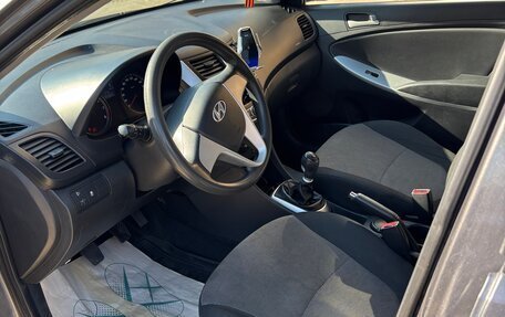 Hyundai Solaris II рестайлинг, 2011 год, 700 000 рублей, 7 фотография