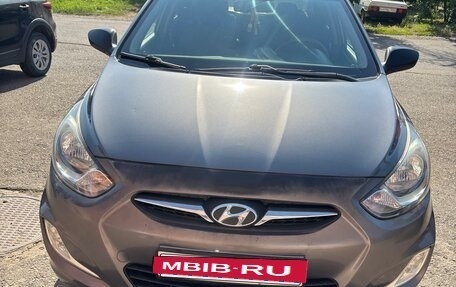Hyundai Solaris II рестайлинг, 2011 год, 700 000 рублей, 12 фотография
