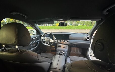 Mercedes-Benz E-Класс, 2019 год, 3 800 000 рублей, 8 фотография