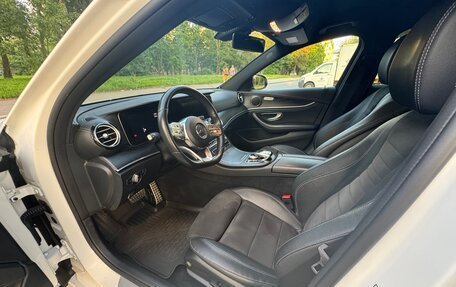 Mercedes-Benz E-Класс, 2019 год, 3 800 000 рублей, 7 фотография