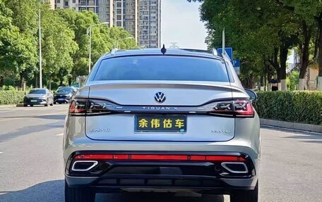 Volkswagen Tiguan II, 2022 год, 1 900 090 рублей, 2 фотография