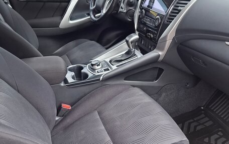 Mitsubishi Pajero Sport III рестайлинг, 2019 год, 3 200 000 рублей, 9 фотография